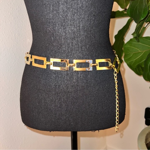 Escada Accessories - Escada Women’s Vintage Gold Tone Geometric Chain Link Belt